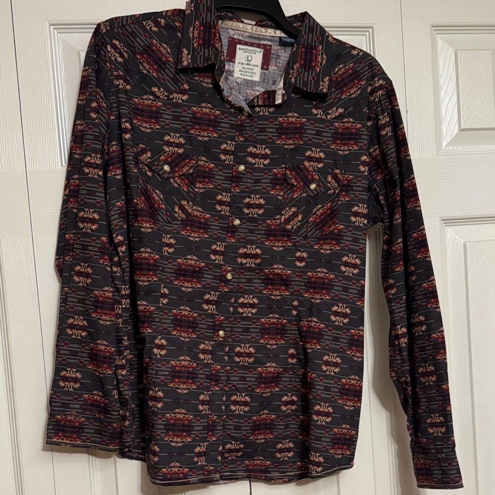 Chic Women's Button Down Shirt - Black and Red Pattern